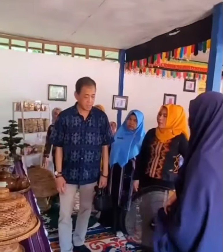 Mendampingi Wamendag ke Pulau Muna: Mendorong Tenun Lokal Go Global | Ari Berbagi