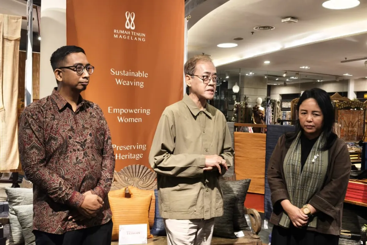 Ari Satria bersama CEO Rutema di talkshow dan pop-up store Alun-Alun Indonesia