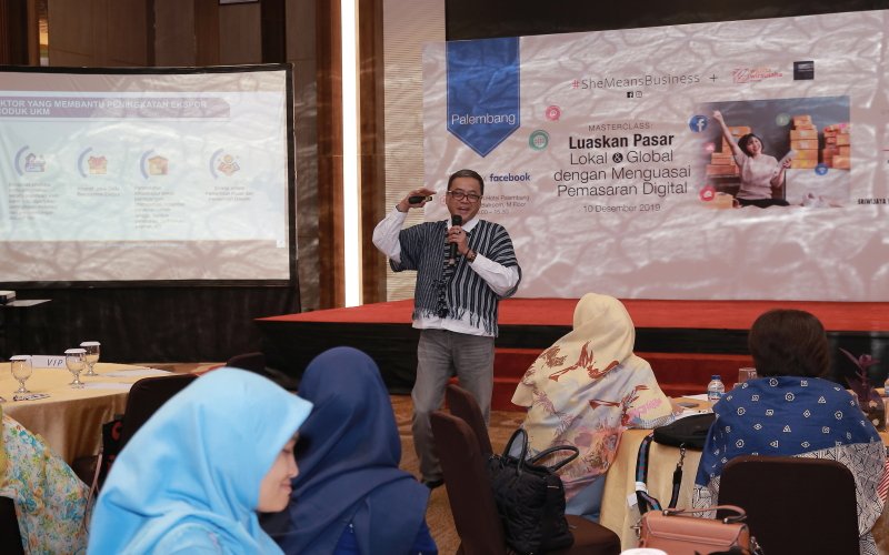 Ari Satria dalam workshop masterclass Femina-Facebook di Palembang